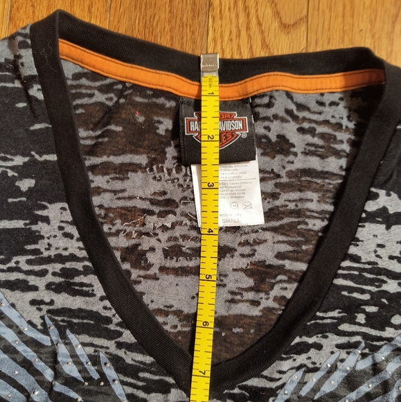 3/$10⭐ Harley Davidson v-neck t-shirt, women's small, black and gray - Picture 7 of 10